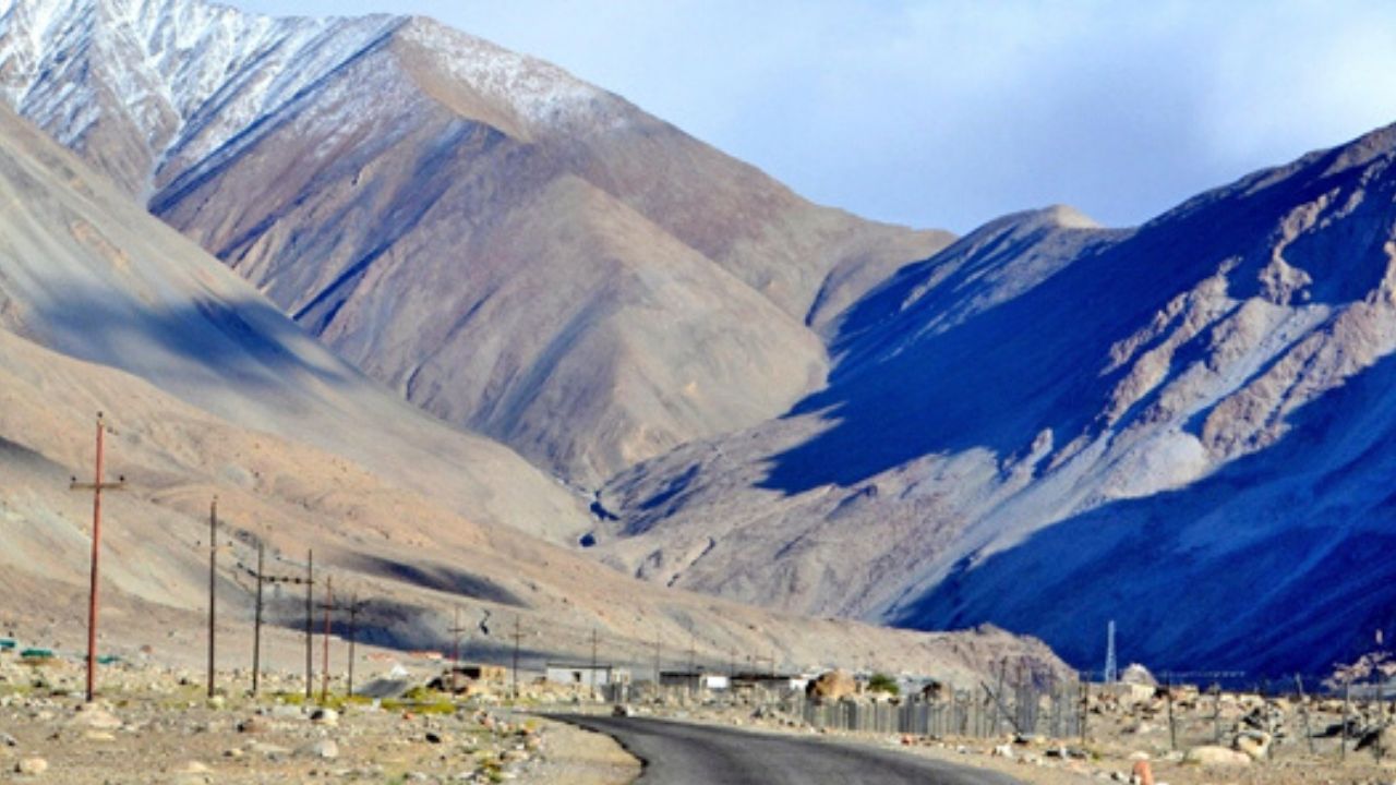 “Ladakh Tourism: A Mesmerizing Journey to the Roof of the World”